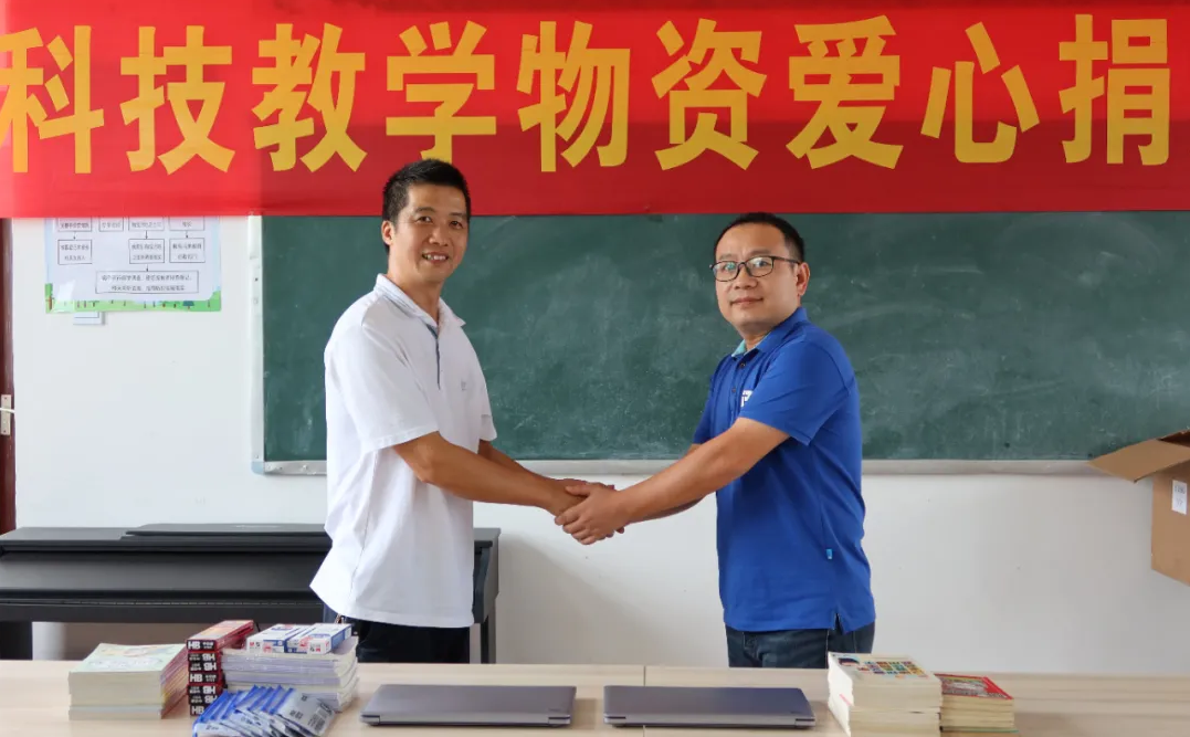 Liulian Intelligent Heart Care Public Welfare, Love Material Donation